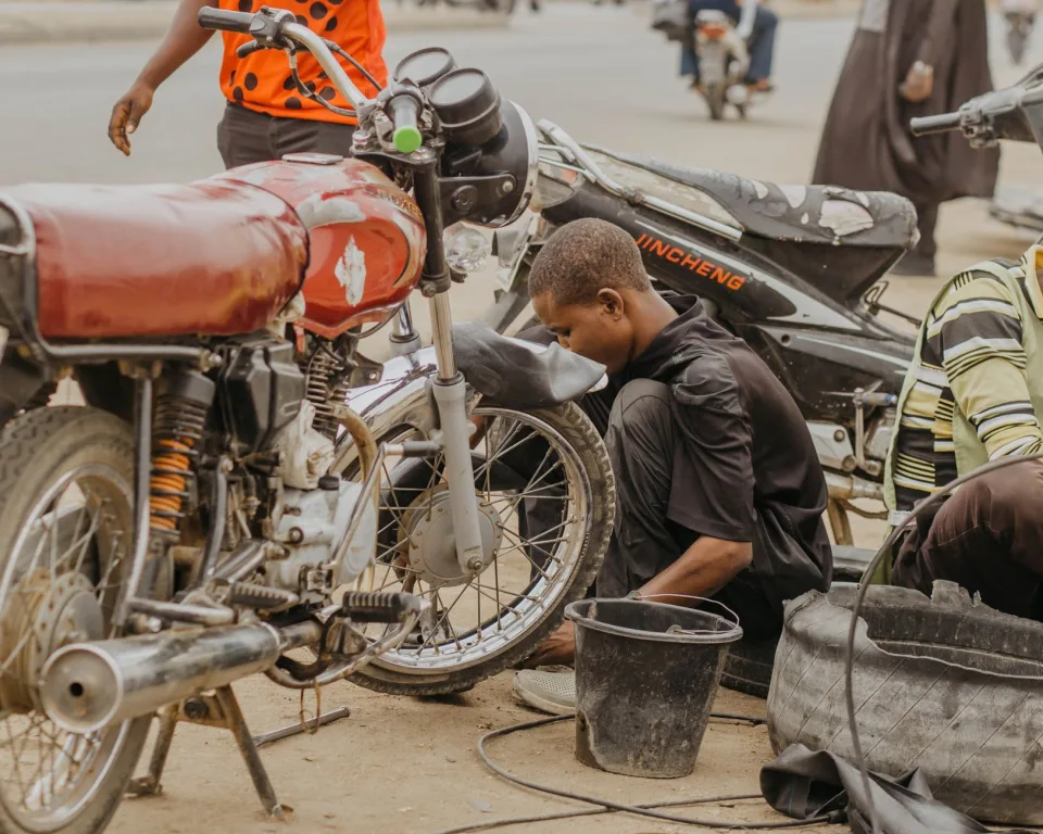 Khu sửa chữa xe máy